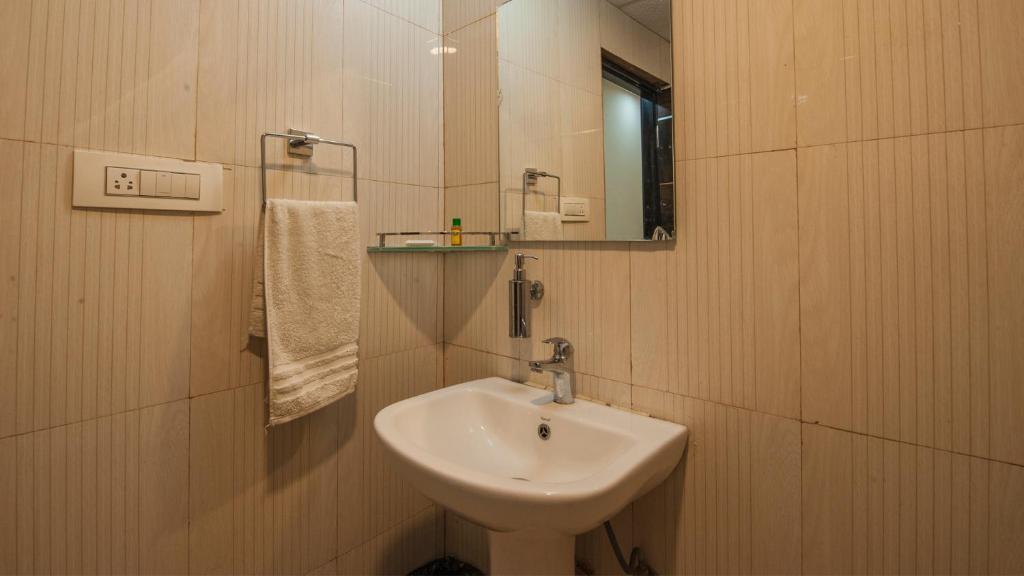 Standard Twin Room - Image 2