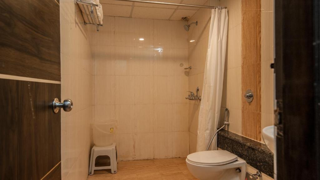 Standard Twin Room - Image 3